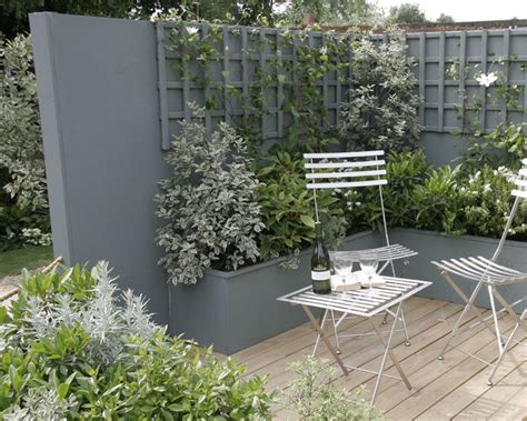 Im garten arbeiten, graben, hacken, (unkraut) jäten, pusseln, wursteln; Sichtschutz - Materialien, Pflanzen, Tipps - Mein schöner ...