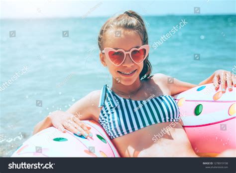 Teen Girls Bikini Bilder Stockfotos Und Vektorgrafiken Shutterstock