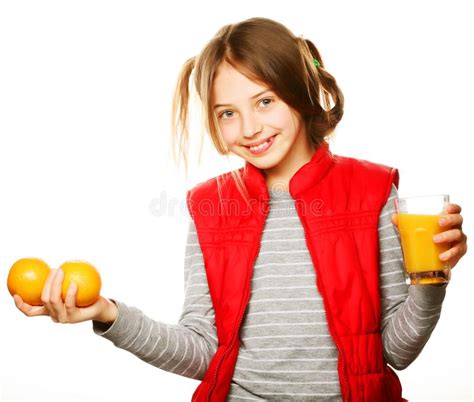 Meisje Met Sinaasappelen En Sap Stock Afbeelding Image Of Levensstijl