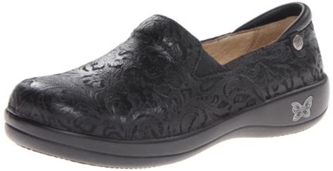 Tips in finding the best choose shoes that are breezy. The Best Shoes for Waitresses and Waiters Reviewed