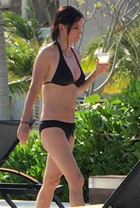 This Is 50 Courteney Cox Shows Off Her Banging Bikini Body With Fiancé