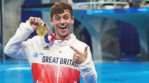 Gay Diver Tom Daley Wins First Gold Medal Vows To Carry On