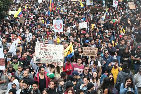 La alcaldía de bogotá entregará a la oficina de la alta comisionada de la onu para los derechos cabe recordar que las protestas comenzaron en colombia el pasado 28 de abril contra la ya retirada. ¿Qué esta pasando en Colombia? Paro nacional y ...