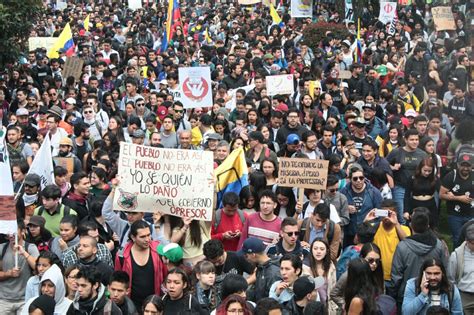 A diverse coalition including labor unions, indigenous organizations, the student movement, and lgbt activist groups had called for a paro nacional, a general strike, in the country. ¿Qué esta pasando en Colombia? Paro nacional y movilizaciones en la calle