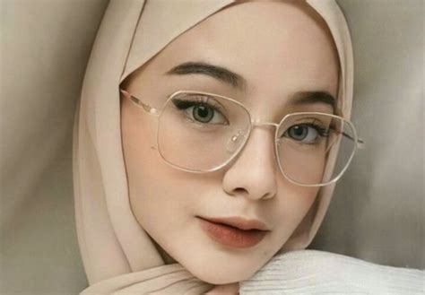 Mengenal 9 Model Kacamata Wanita Berhijab Yang Menarik Varia Katadata