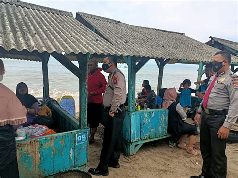Patroli Di Pantai Anyer Carita Personel Ditpamobvit Polda Banten