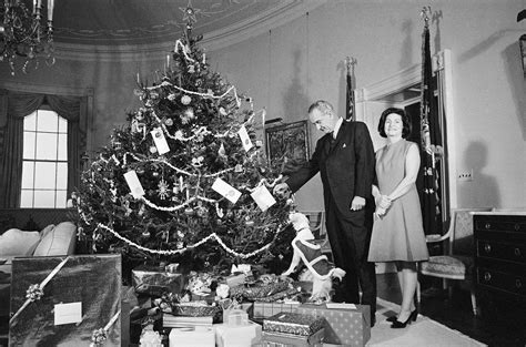 white house christmas decorations through the years