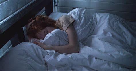 8 Possible Reasons Why You Keep Waking Up In The Middle Of The Night Elite Readers