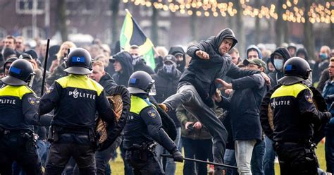 Plás an mhúsaeim (ga) museumplein. OM vindt straffen 'ME-trapper' en andere relschoppers ...