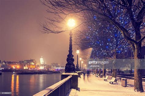Snowy Christmas In London High Res Stock Photo Getty Images