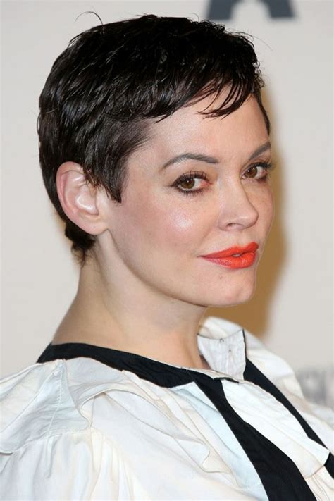 Laissez nous vos impressions sur ces coupes de cheveux et n'hésitez pas à partager l'article coupe courte femme originalesi vous l'avez aimé ! Coiffure femme courte : osez-la