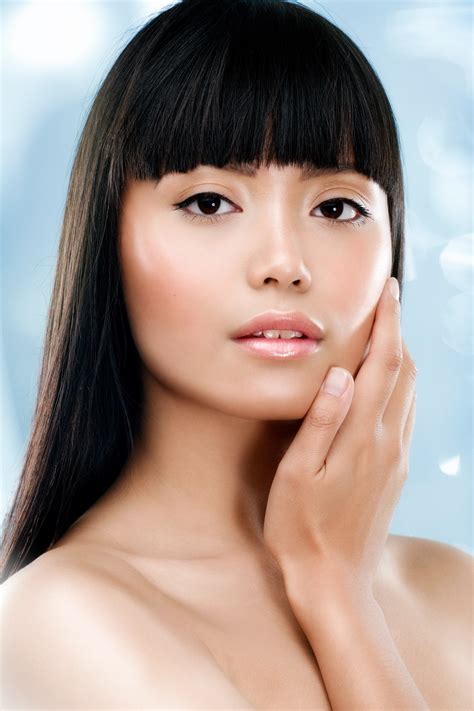Side bangs for thin hair. Straight bangs and different ways on how to rock this 'do