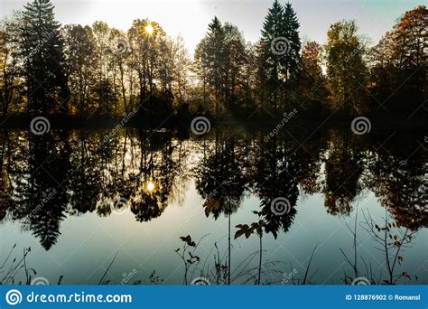Fall Season Start Idyllic Lake Reflections Of Fall Foliage Colorful
