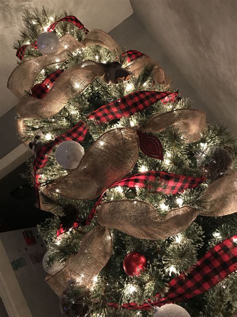 20 Putting Burlap Ribbon On Christmas Tree