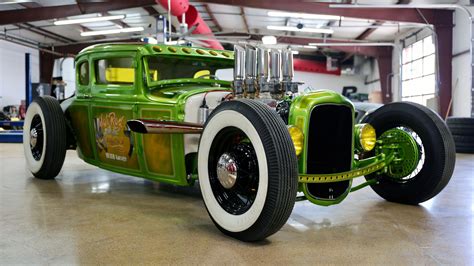 He is the star of the reality television show called fast n' loud, a program in which richard and the gas monkey garage (a custom body shop establishment opened by richard in dallas) is seen restoring or customizing interesting cars they can find. Gas Monkey Garage Wallpapers - Wallpaper Cave
