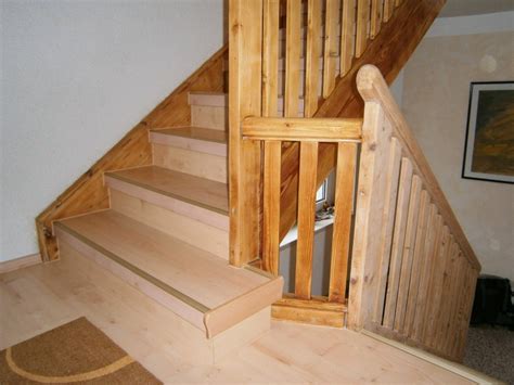 Zudem muss man auch an das geeignete holz kommen. Treppengeländer aus Holz - streichen, abschleifen oder ...