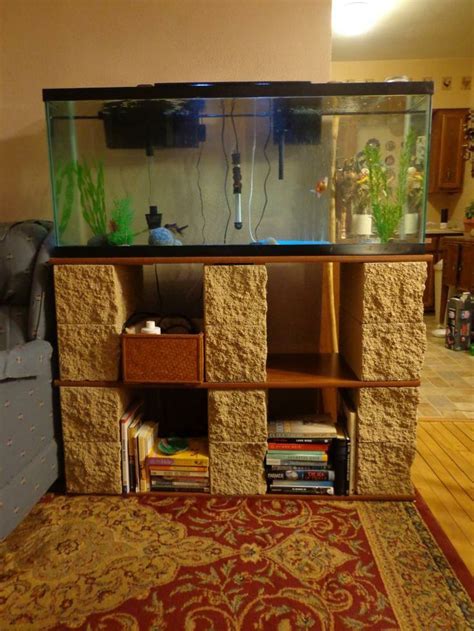 Pecera Sobre Ladrillos Como Mesa De Sosten Diy Fish Tank Fish Tank