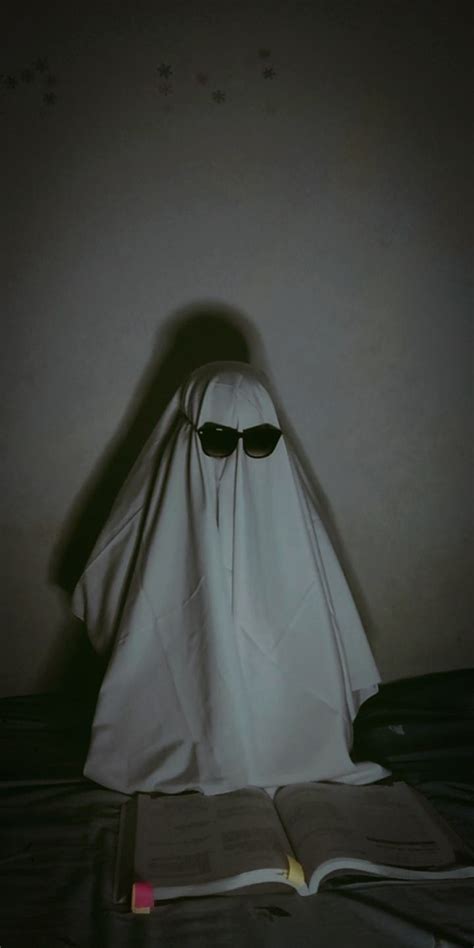 Ghost Photoshoot เกี่ยวกับความงาม รูปวินเทจ รูปผี