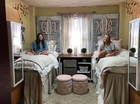 39 Cute Dorm Rooms We’re Obsessing Over Right Now By Sophia Lee Girls Dorm Room Collage