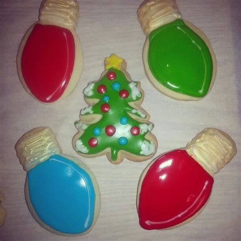 Are christmas light cookies, just cookies? Christmas Lights and Tree | Royal icing cookies, Christmas ...