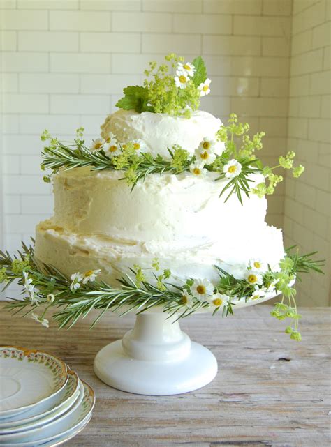 This step by step video takes you from baking your delicious cakes from scratch all the way to stacking and decorating it with. Wedding Cake Dilemma