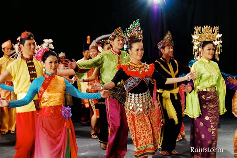 Klaim budaya yang dilakukan oleh malaysia membuat warga indonesia geram. PEMETAAN BUDAYA