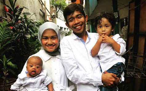 Dede pernah dihina oleh seorang istri artis terkenal. Dede Sunandar Kena Omel Gara-Gara Istri Hamil Anak Ketiga ...