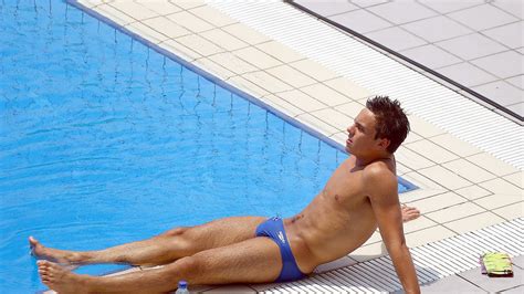Tom Daley Comes Out As Bisexual Igniting L G B T Debate The New York Times