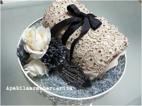 Gubahan hantaran sejadah simple menjadi ala bantal peluk #sejadahbentukbantalpeluk #sejadahalaskroll. Apabila "Azam" Bercerita: Hantaran perkahwinan simple tapi ...