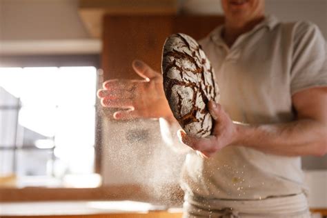 Baking powder, soda kue, dan ragi adalah tiga bahan yang biasa digunakan baik untuk memasak atau membuat kue maupun roti. Apa Bedanya Baking Soda dengan Baking Powder - APABEDANYA.COM