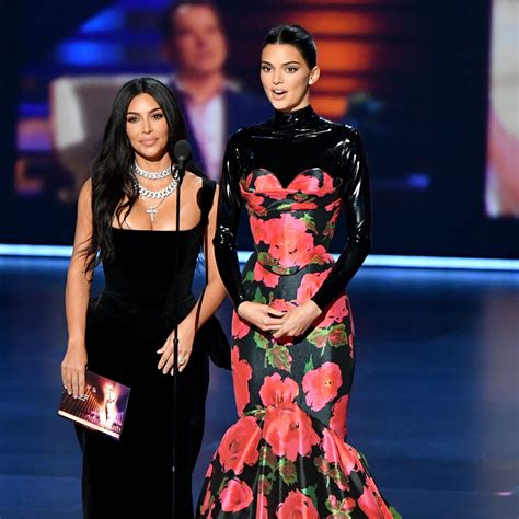 kim kardashian y kendall jenner están rotas y recuerdan a las víctimas de astroworld glamour