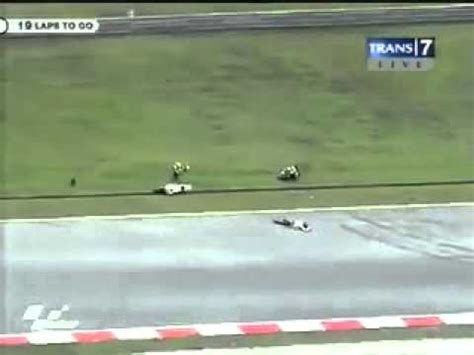 Marco simoncelli, known as sic, was an italian professional motorcycle racer. Marco Simoncelli killed in MotoGP race 2011 - YouTube