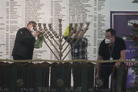 Watch Far Right Lawmaker Extinguishes Hanukkah Candles In Polish Parliament Vinnews