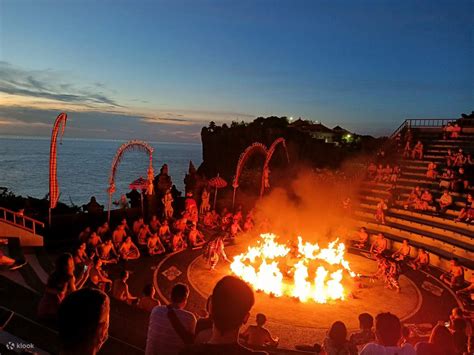 Tiket Tari Kecak Dan Pertunjukan Api Di Pura Uluwatu Bali Indonesia