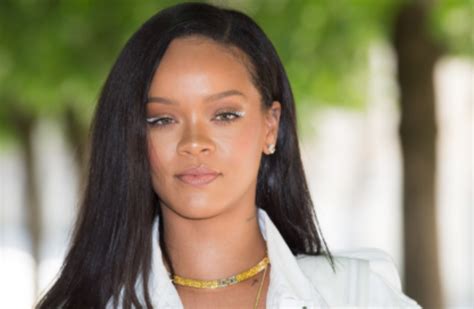 Fentys Fortune Rihanna Is Now Officially A Billionaire Blacgoss