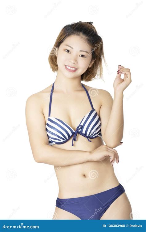 Mujer China Hermosa Que Lleva Un Bikini En El Fondo Blanco Foto De Archivo Imagen De Seductor