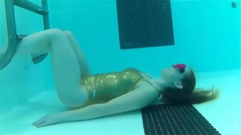 Girl Underwater Breath Holding In Pool Porn Videos