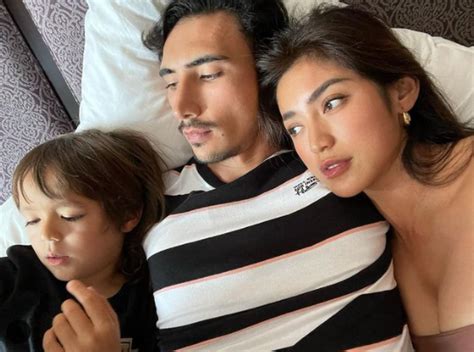 Siap Sambut Anggota Baru Ini 7 Potret Keluarga Jessica Iskandar Dan Vincent Verhaag Yang Kompak