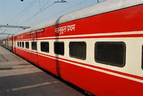 बर्निंग ट्रेन बनने से बची राजधानी नवगछिया। नई दिल्ली से डि Flickr