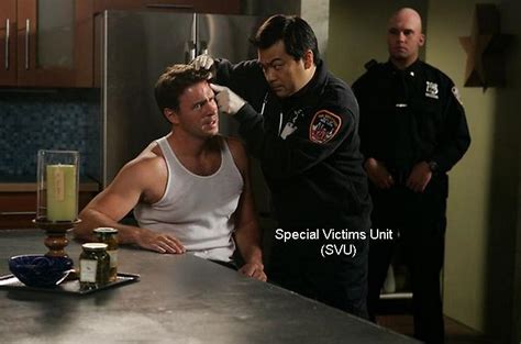 Elliot stabler, a seasoned veteran of the unit who has seen it all, and his partner, olivia benson, whose difficult past is the reason she joined the unit. Law & Order Special Victims Unit (SVU): julio 2013