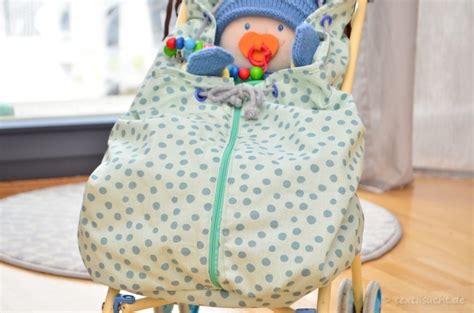 Ein besonderes und persönliches geschenk für kinder oder patenkinder sind selbst gestaltete kuscheltiere. Tutorial: Fußsack für den Puppenwagen nähen | Puppenwagen ...