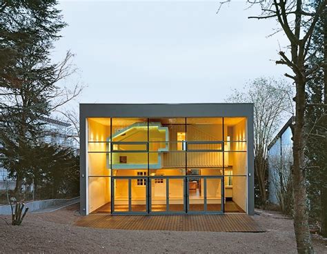 Haus wohlfahrt ligt in glanegg in de regio karinthië en beschikt over een balkon en uitzicht op de tuin. Deutsche BauZeitschrift