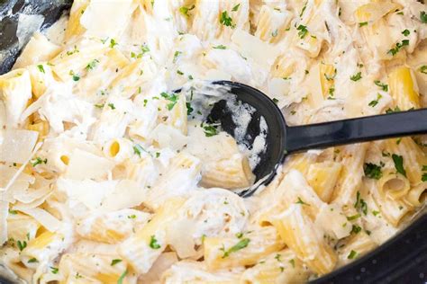 How do you make chicken broccoli alfredo? Crock Pot Chicken Alfredo with Video • Bread Booze Bacon