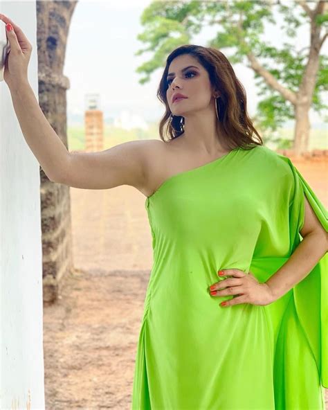 Zareen Khan Top 30 Hottest Hd Photos And Wallpaper 2019 Free Download Bollywood Girls Indian