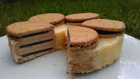 Kekse (prinzenrolle) 200 g butter 2 becher schmand 2 glas sauerkirschen 2 pck. Dr. Oetker Doppelkeks-Torte | Kuchen | Pinterest