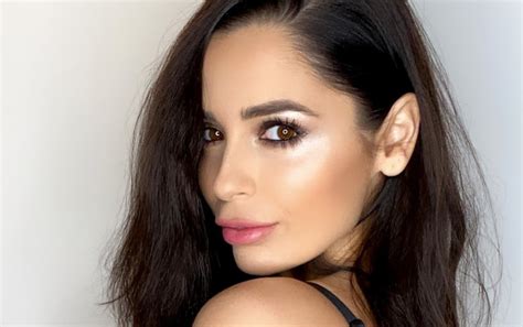 Mettete l'acqua e lo zucchero in un pentolino 1 e portateli a bollore 2, dopodiché spegnete il fuoco e lasciate intiepidire. Alessia Macari Instagram strepitosa, seno esplosivo: «Una ...