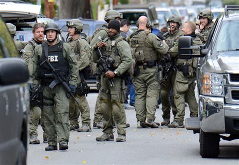 Edgar hoover building, washington, d.c. FBI SWAT | FBI SWAT team members arrest a man after ...
