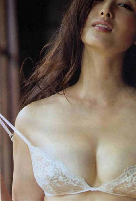橋本マナミ 乳首出しヌード画像 おっぱい丸見え乳首出し画像を拡大してみた 裏ピク