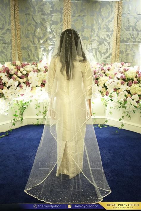 For now tunku tun aminah library is a 5 storey building and has a floor area of 16 000 square metres. Tunku Tun Aminah's Veil is soooo simple and pretty ...