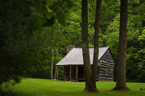 Settlers Cabin Cades Cove Valley In The Tennessee Smoky Mountains Stock